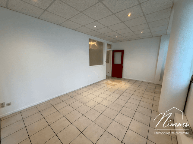 Local commercial · 68 m² · Achat des murs — photo 2