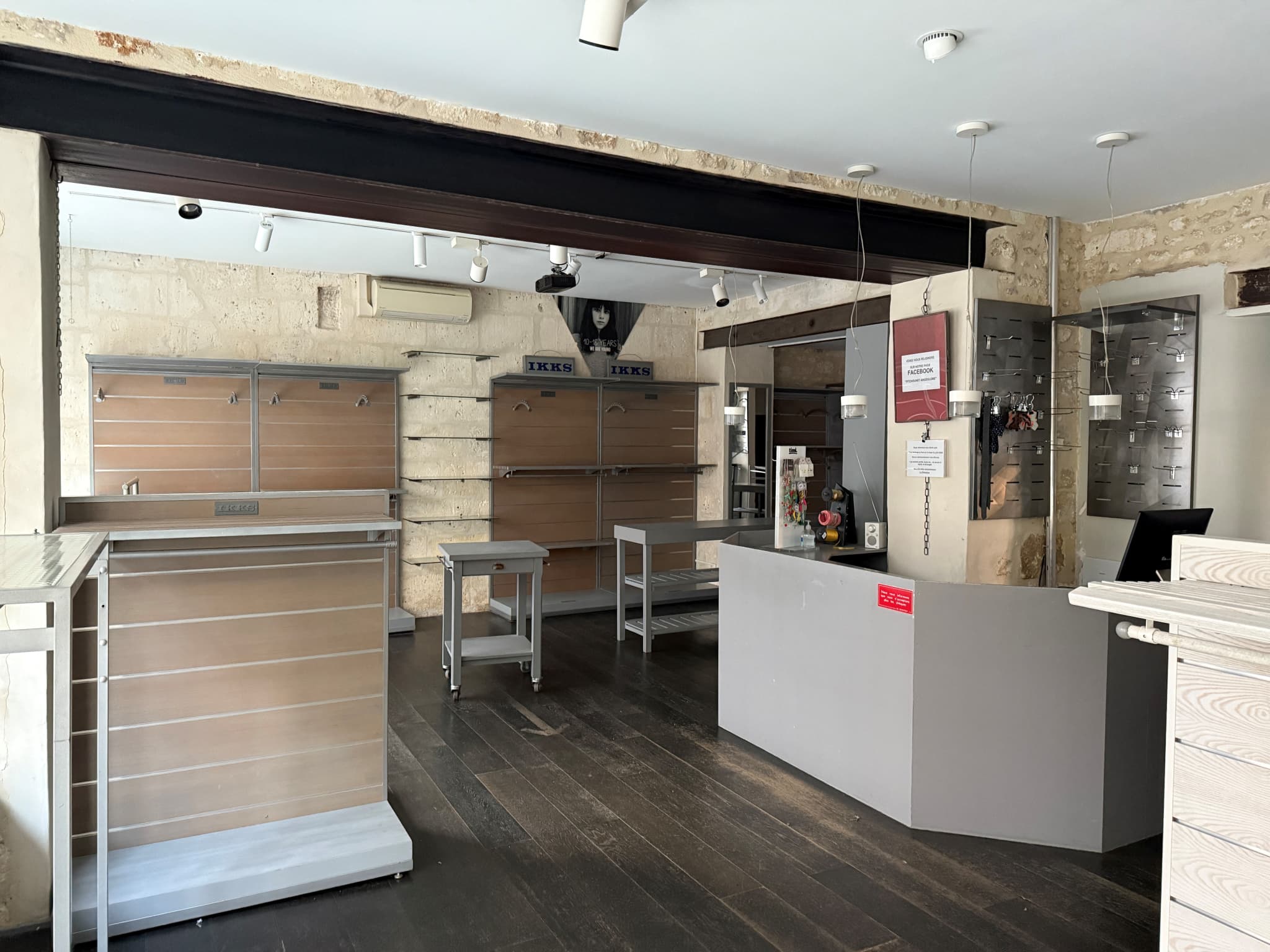 Local commercial · 111 m² · Achat des murs — photo 2
