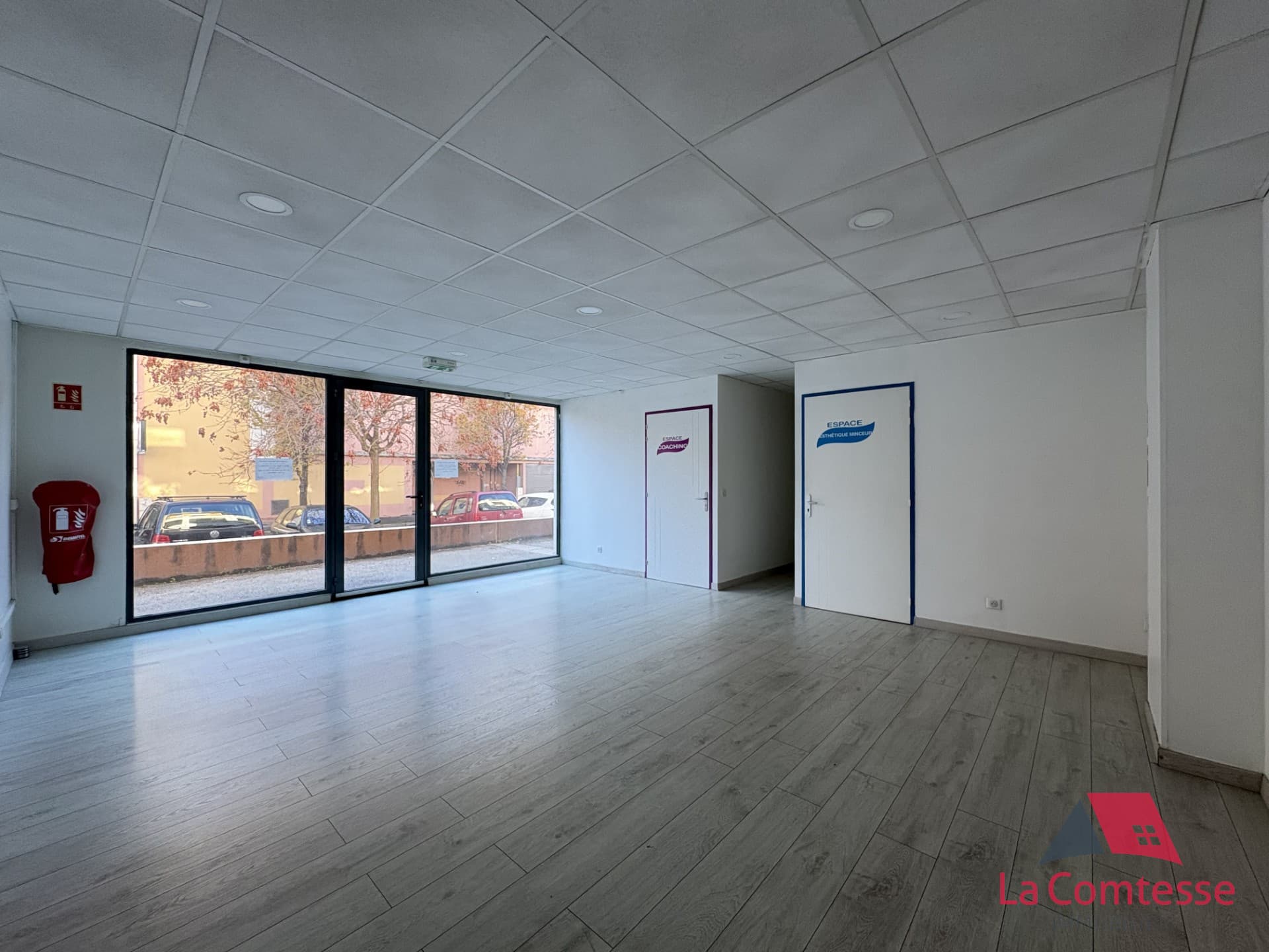 Local commercial · 76 m² · Location — photo 2