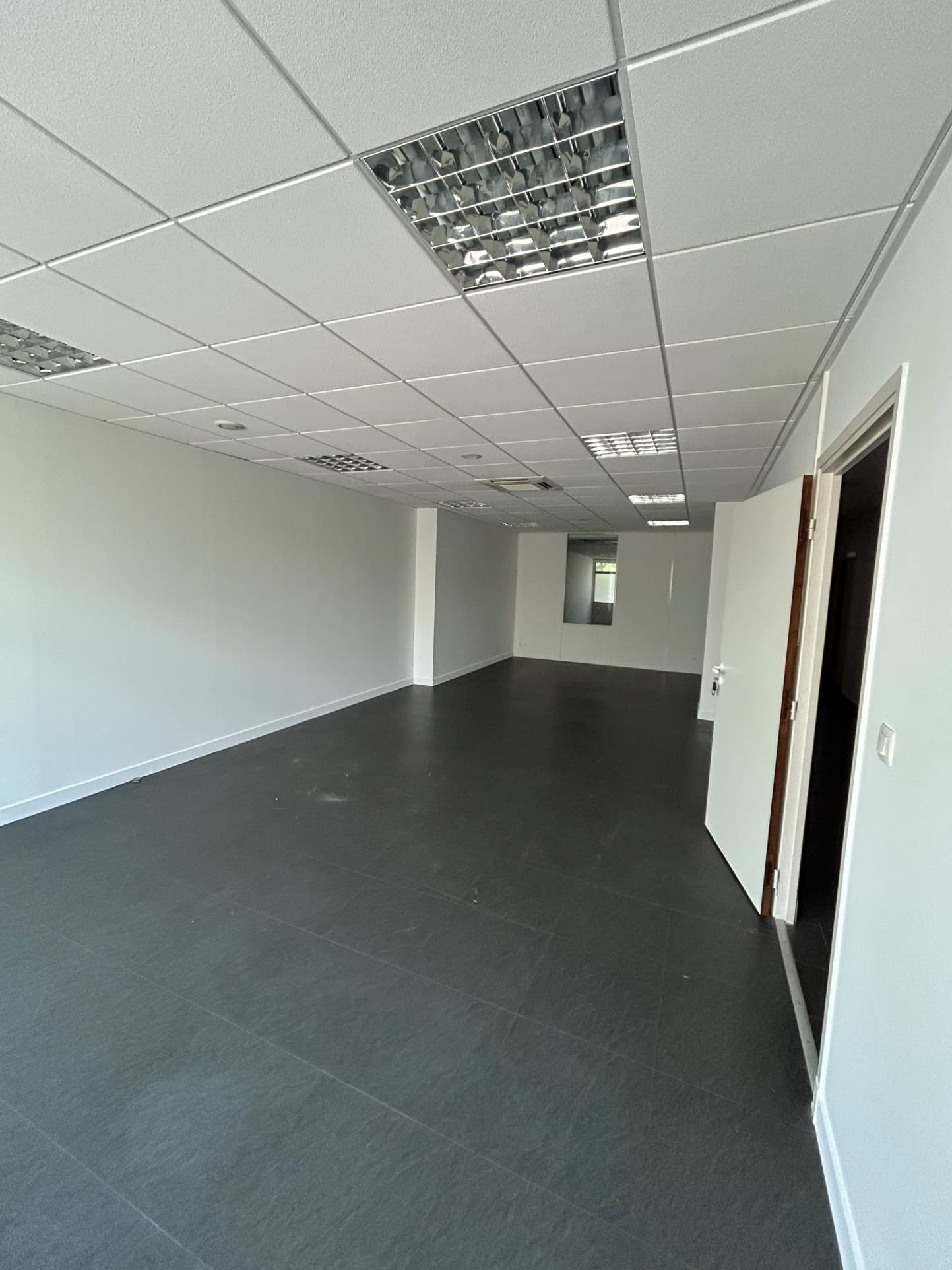 Local commercial · 180 m² · Location — photo 1
