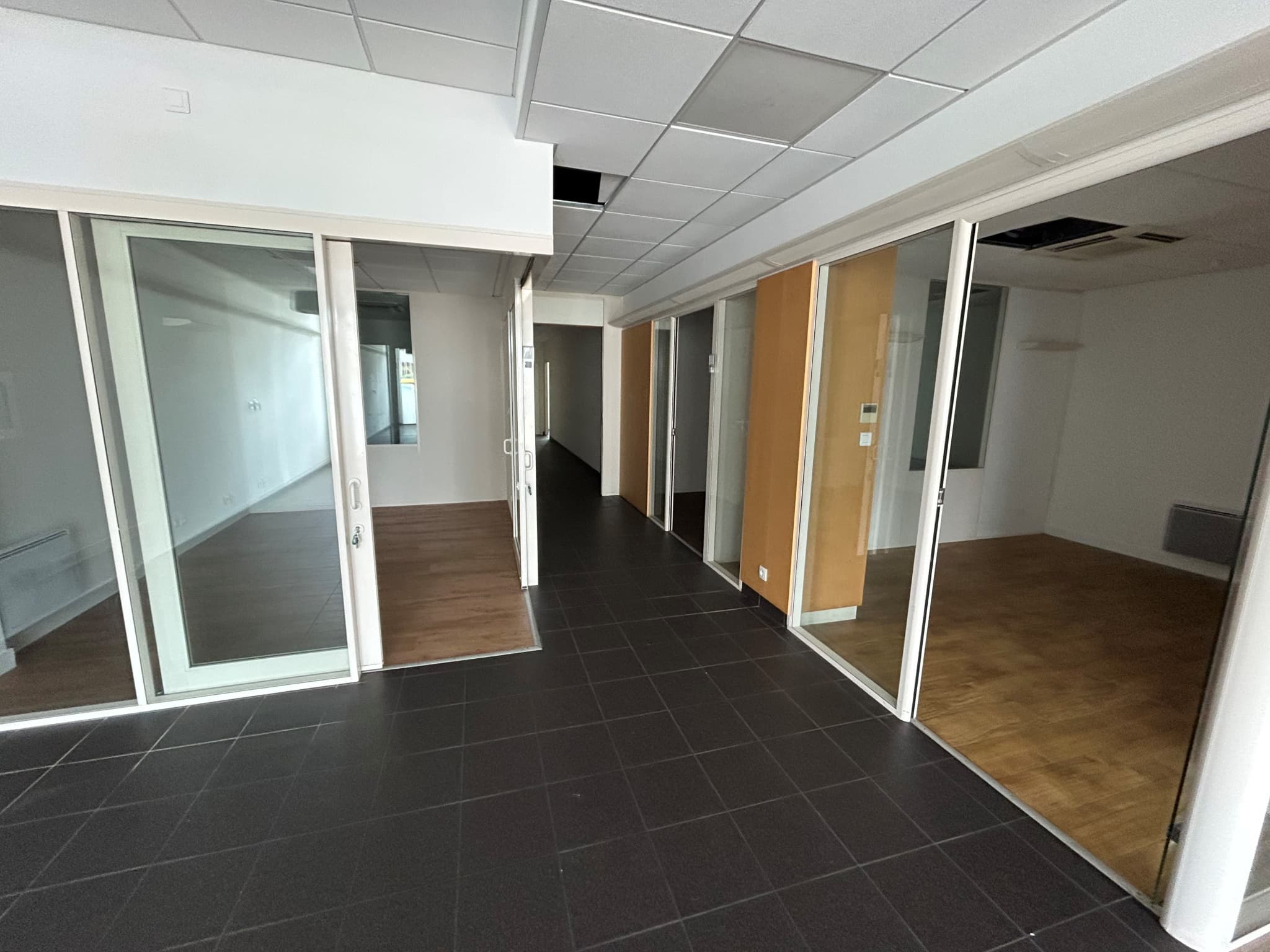 Local commercial · 180 m² · Location — photo 2
