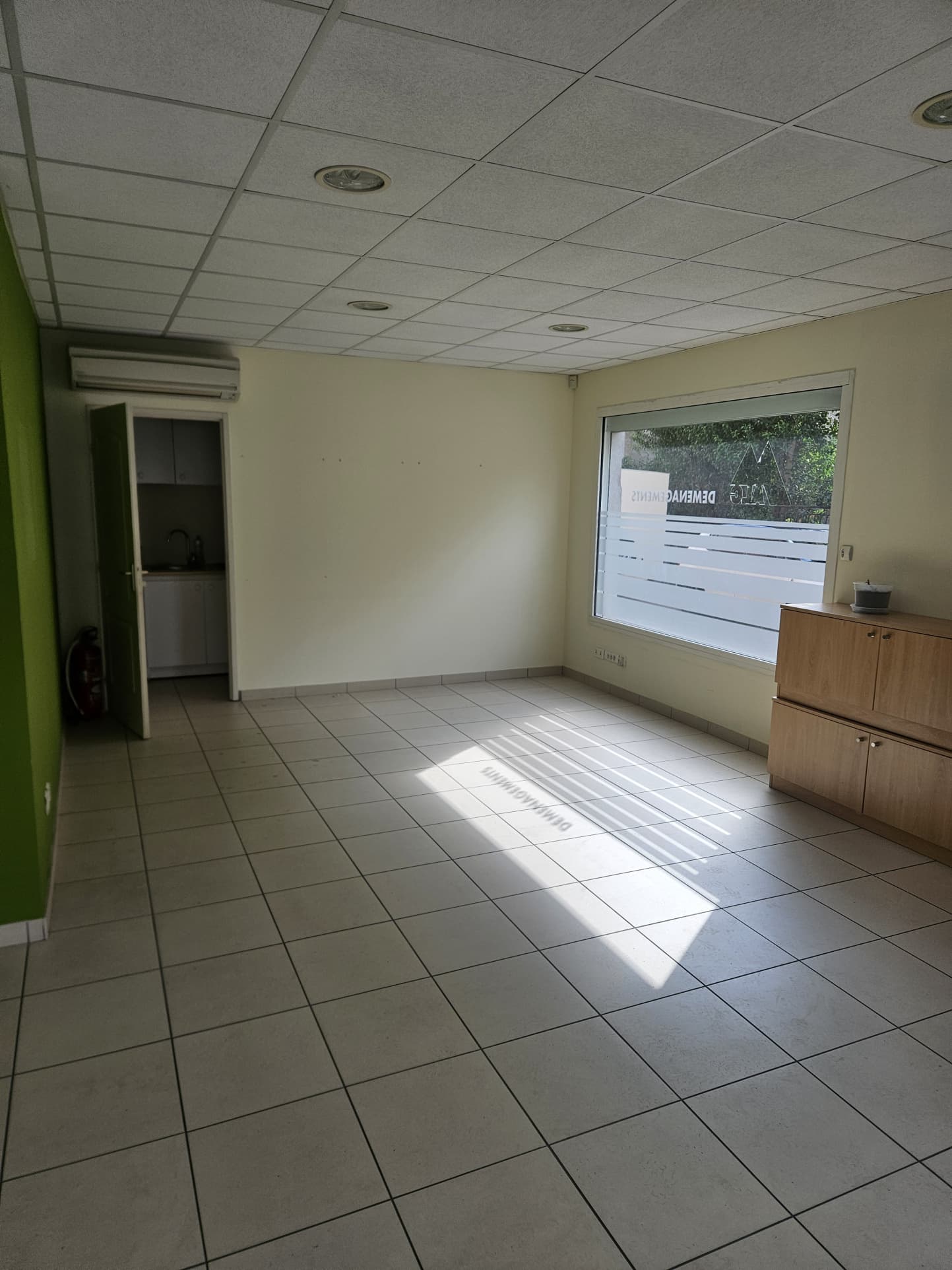 Local commercial · 54 m² · Achat des murs — photo 2