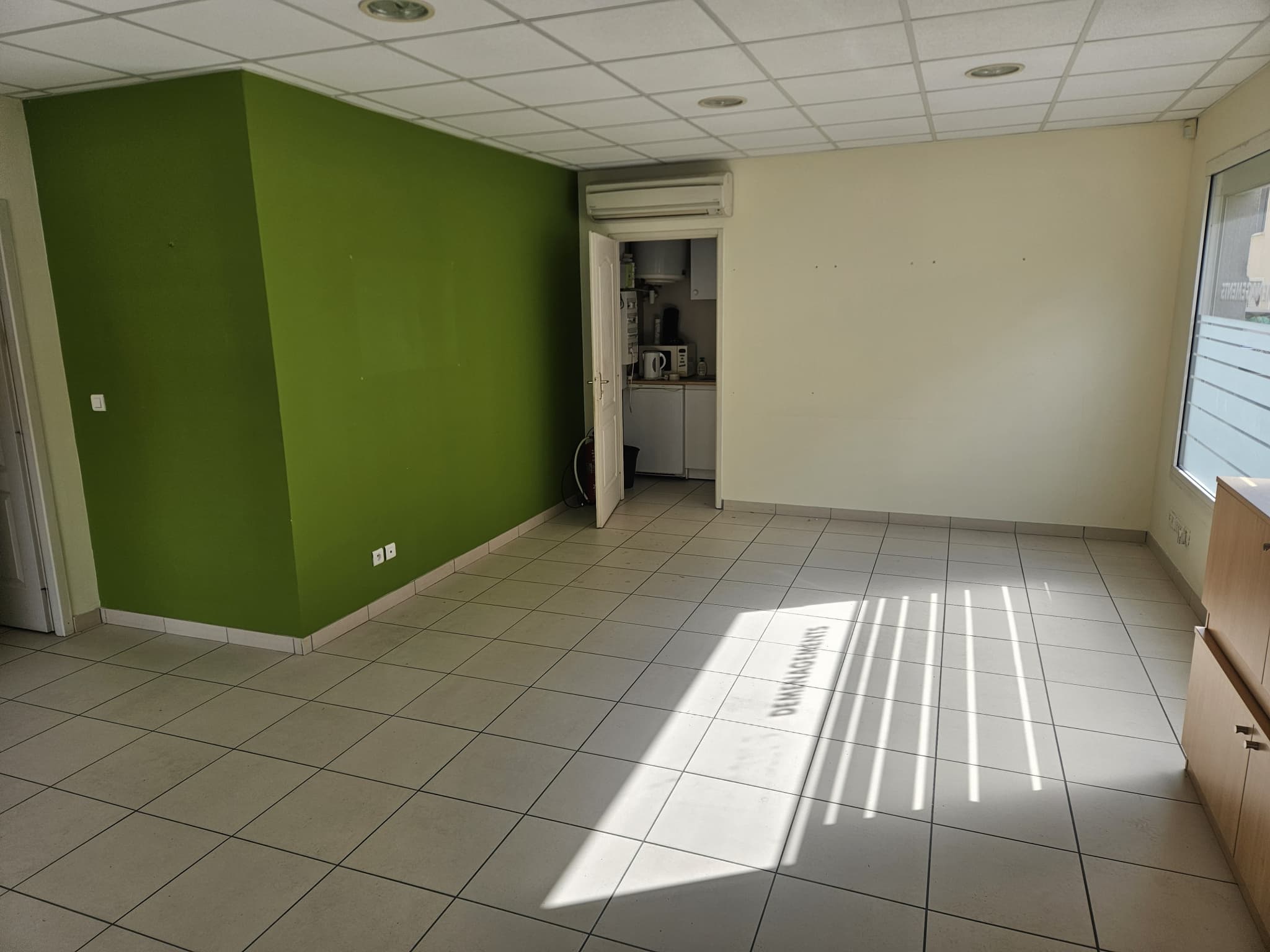 Local commercial · 54 m² · Achat des murs — photo 3