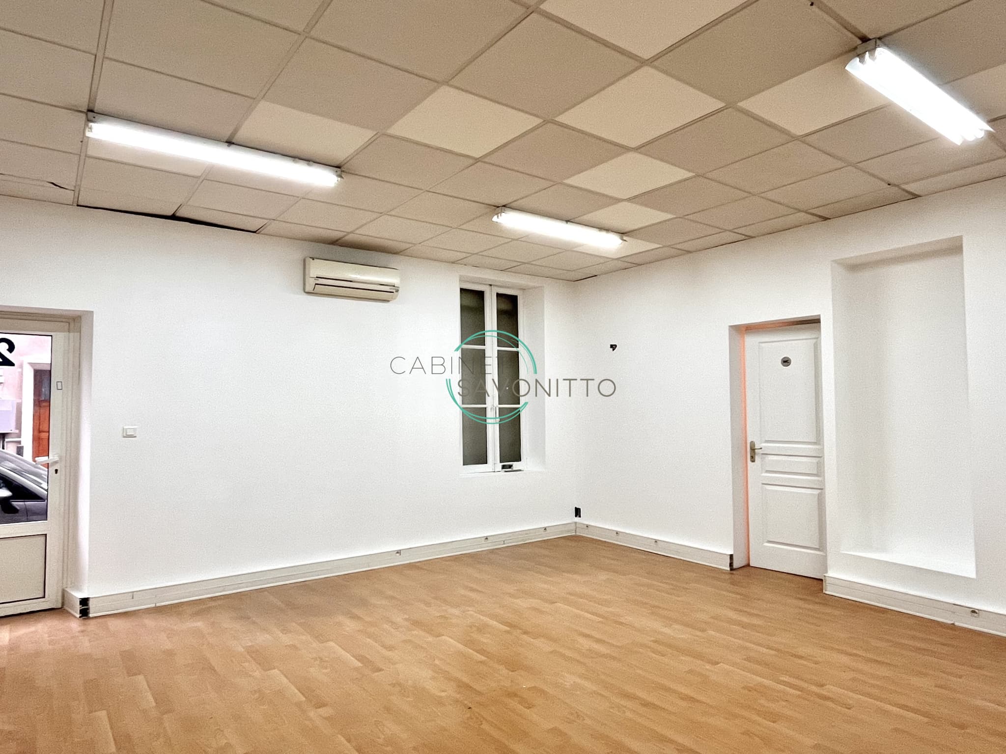 Local commercial · 33 m² · Location — photo 2