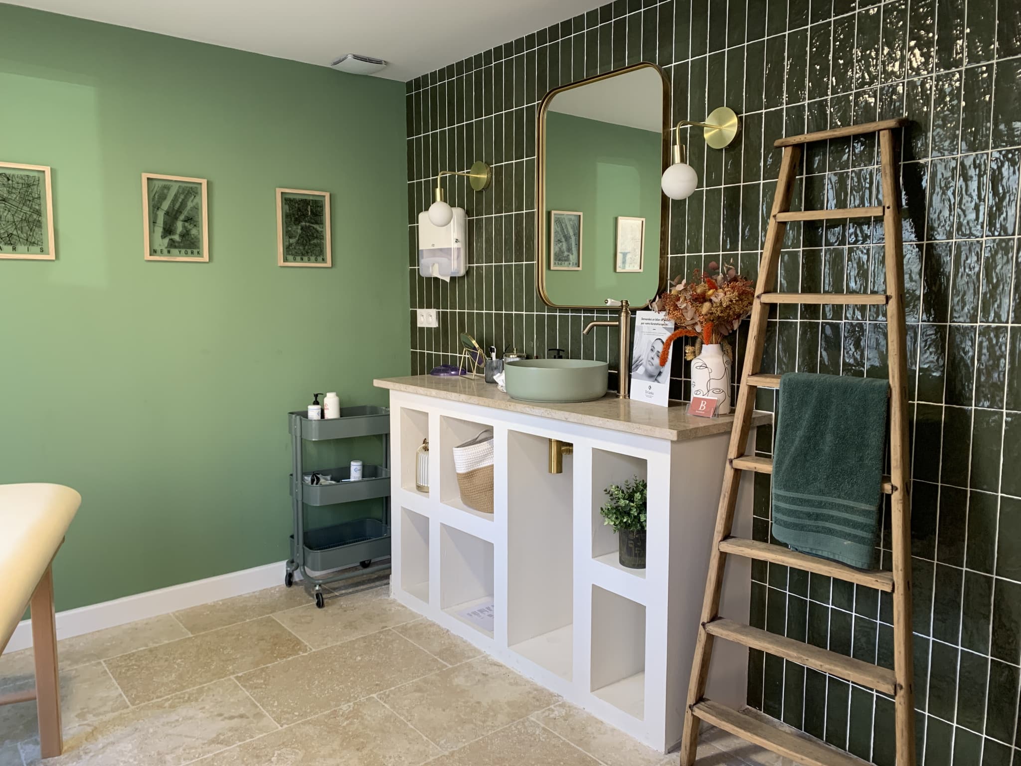 Local commercial · 69 m² · Location — photo 1