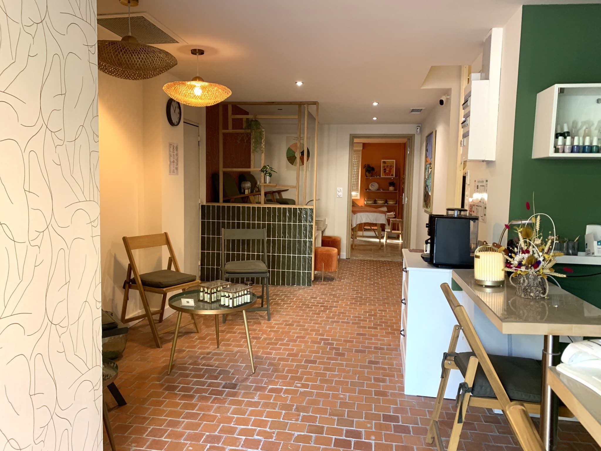 Local commercial · 69 m² · Location — photo 2