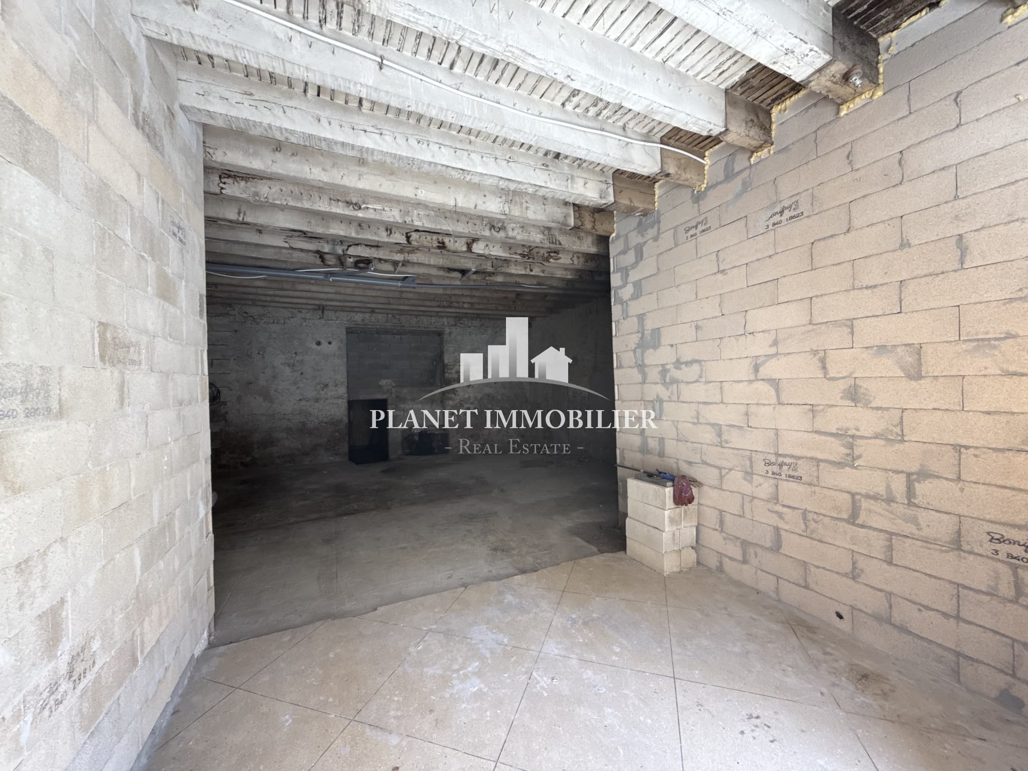 Local commercial · 95 m² · Achat des murs — photo 1