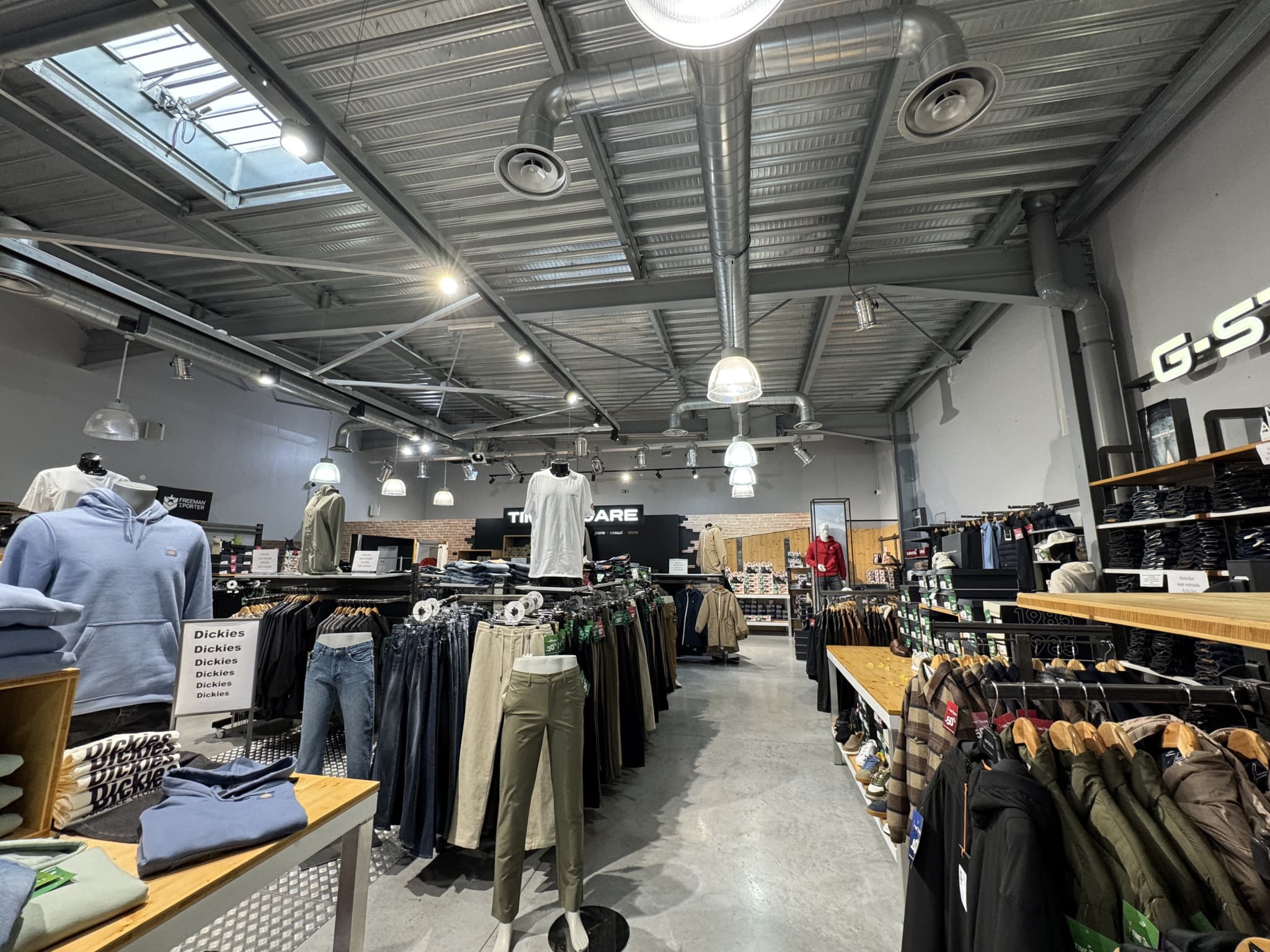 Local commercial · 388 m² · Location — photo 2