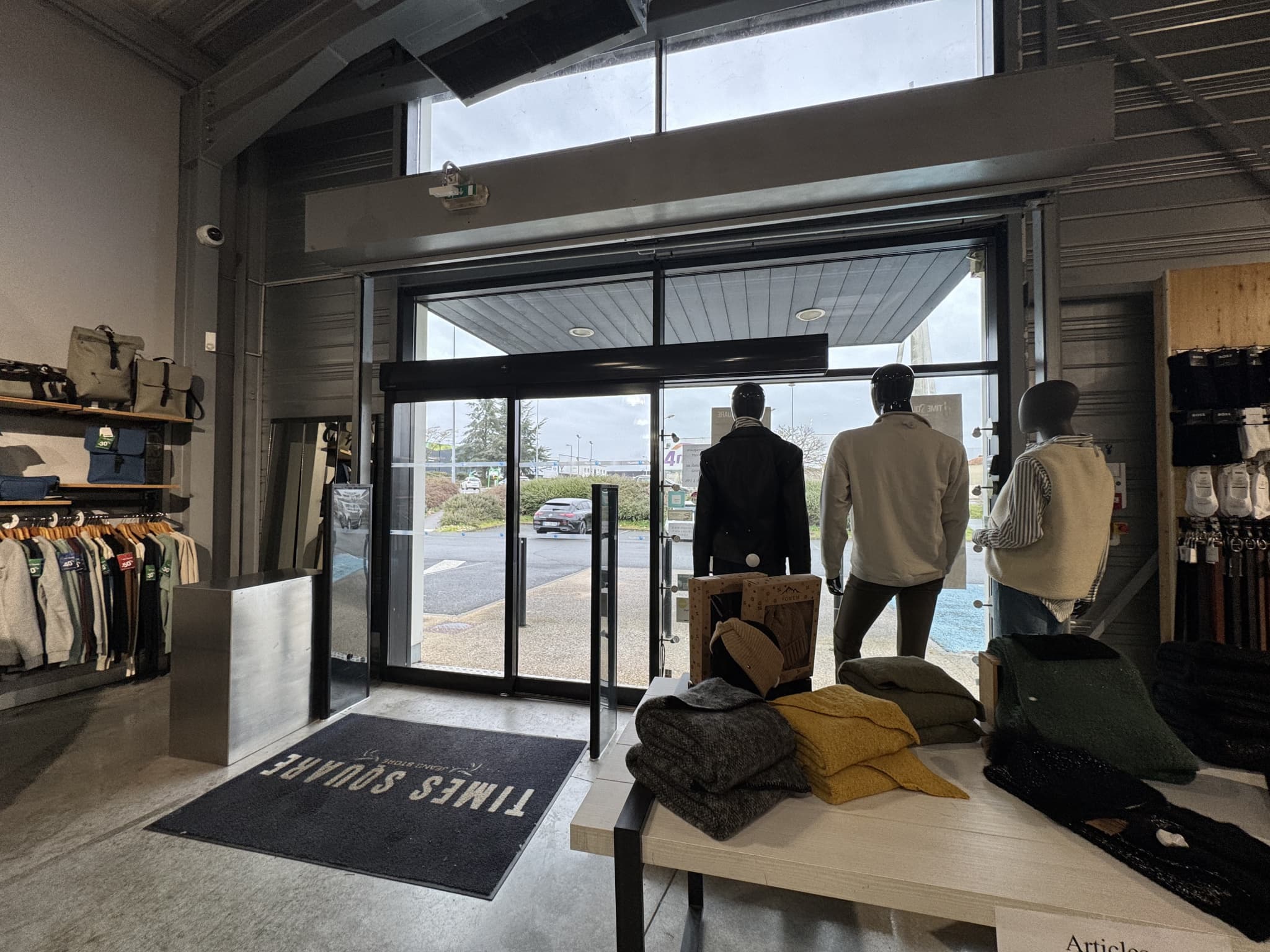 Local commercial · 388 m² · Location — photo 3