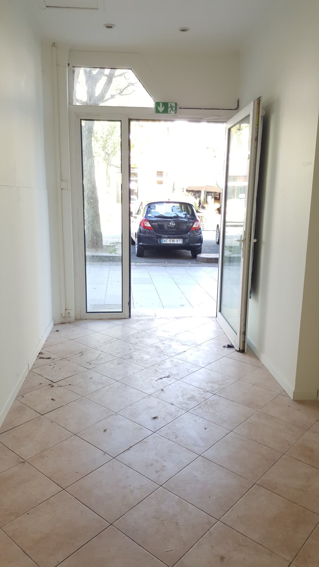 Local commercial · 11 m² · Location — photo 3
