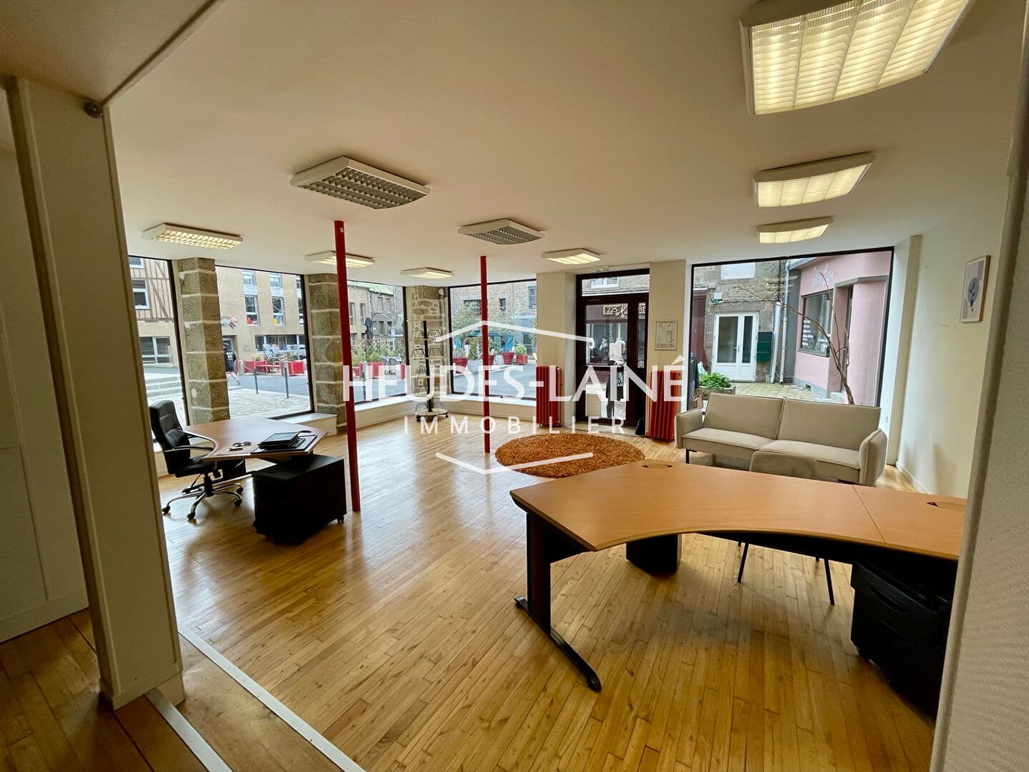 Local commercial · 107 m² · Location — photo 2