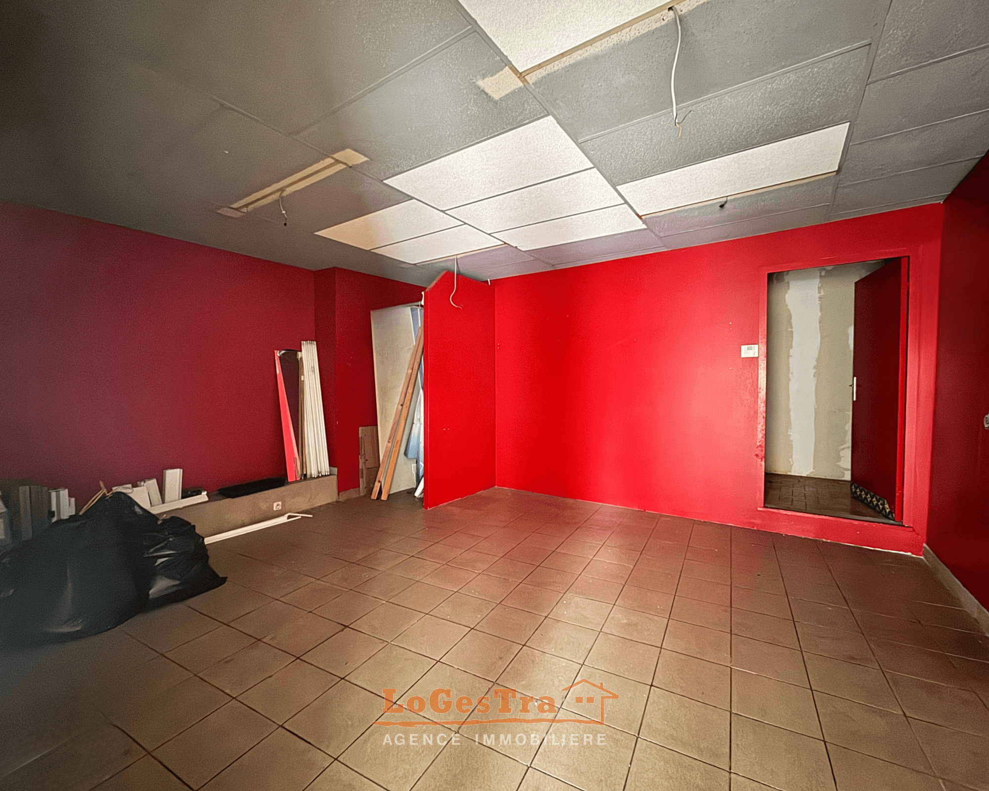 Local commercial · 82 m² · Location — photo 3