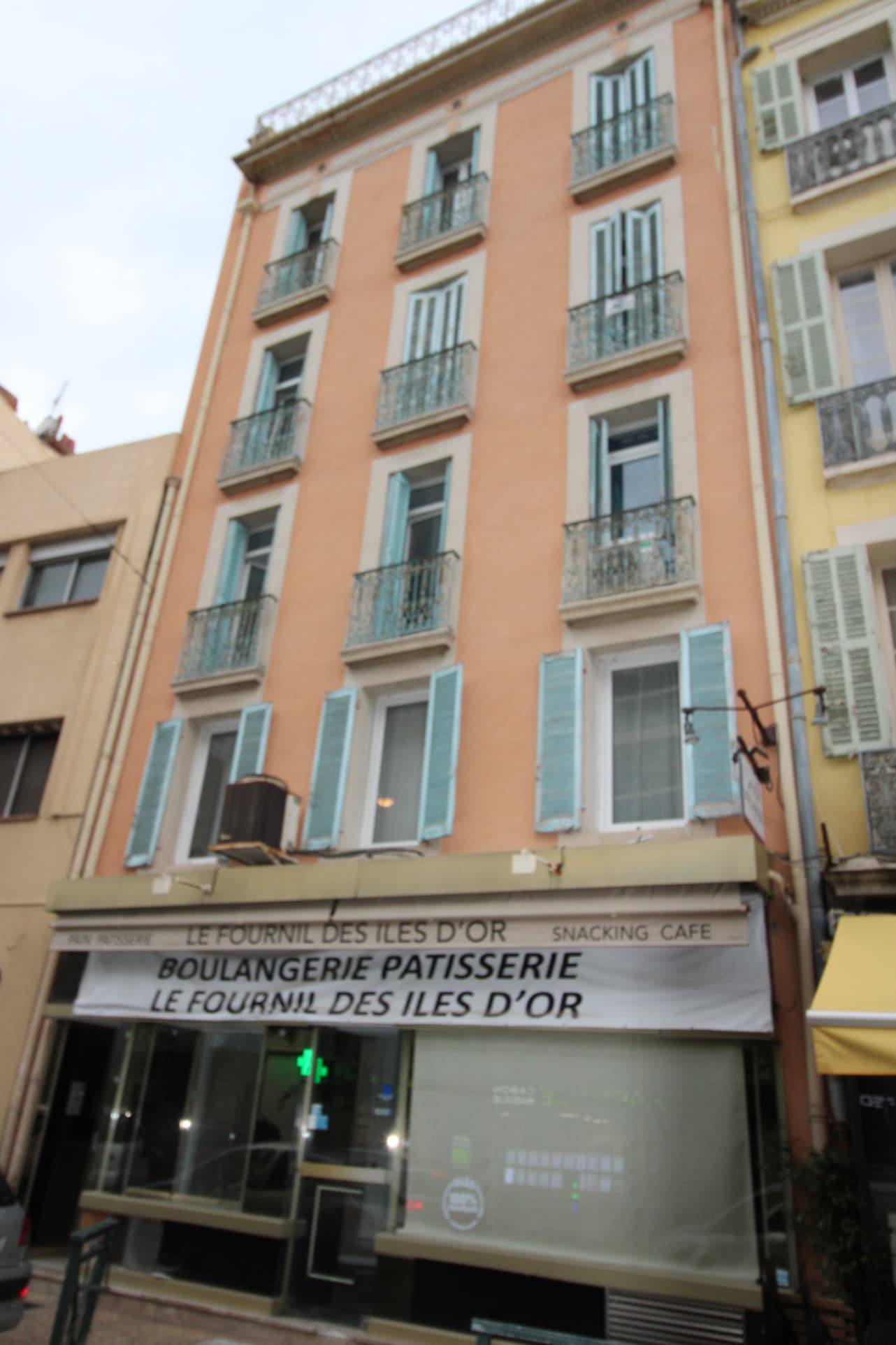 Local commercial · 157 m² · Location — photo 2