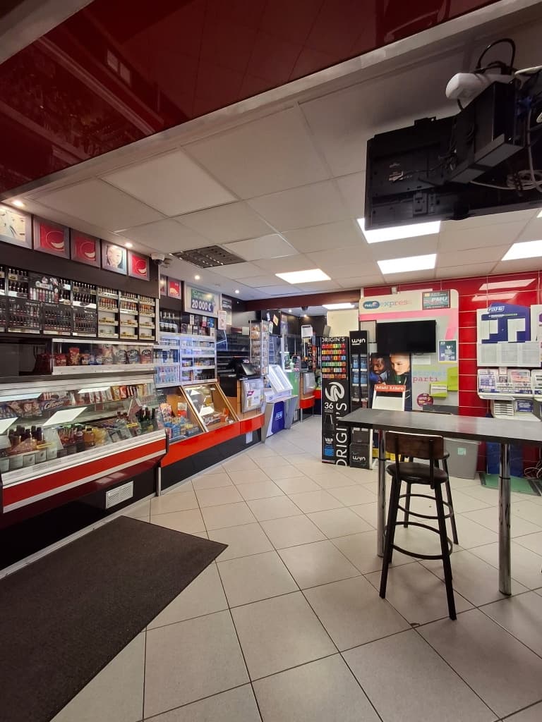 Local commercial · 104 m² · Achat des murs — photo 1