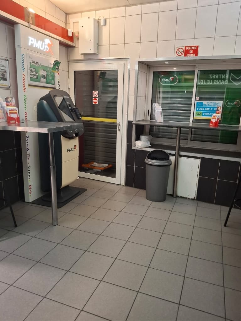 Local commercial · 104 m² · Achat des murs — photo 3