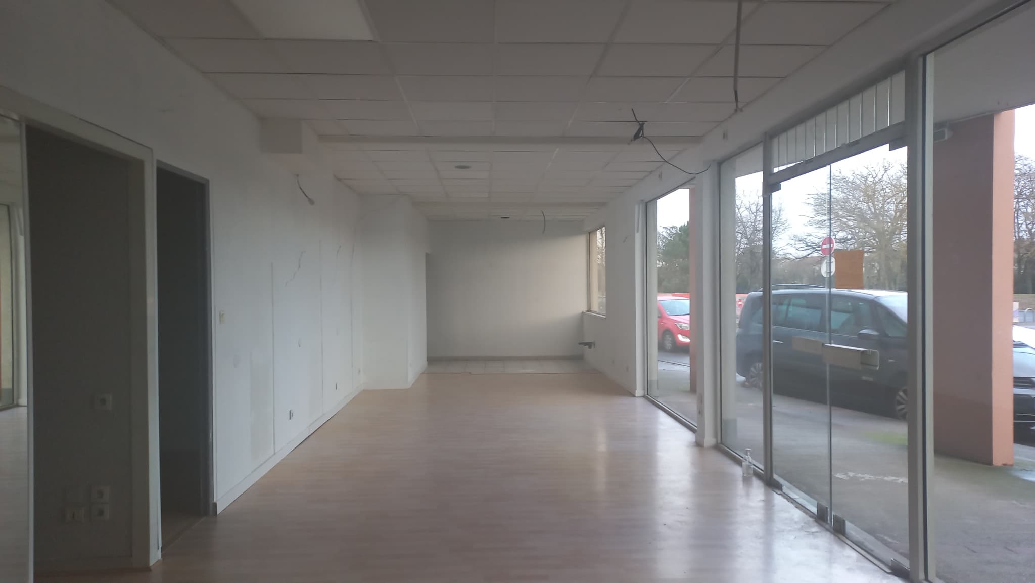 Local commercial · 81 m² · Location — photo 1
