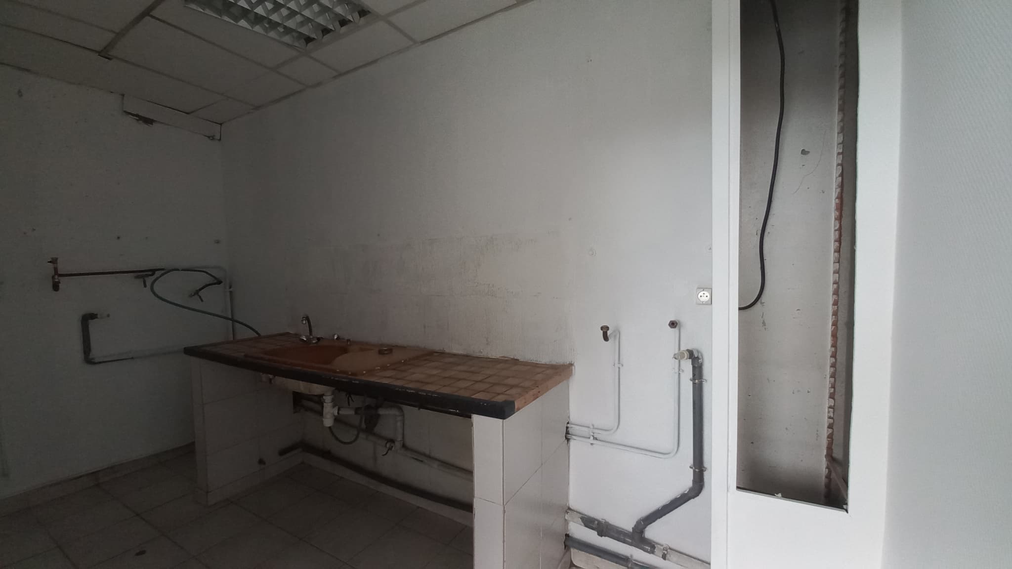 Local commercial · 81 m² · Location — photo 3