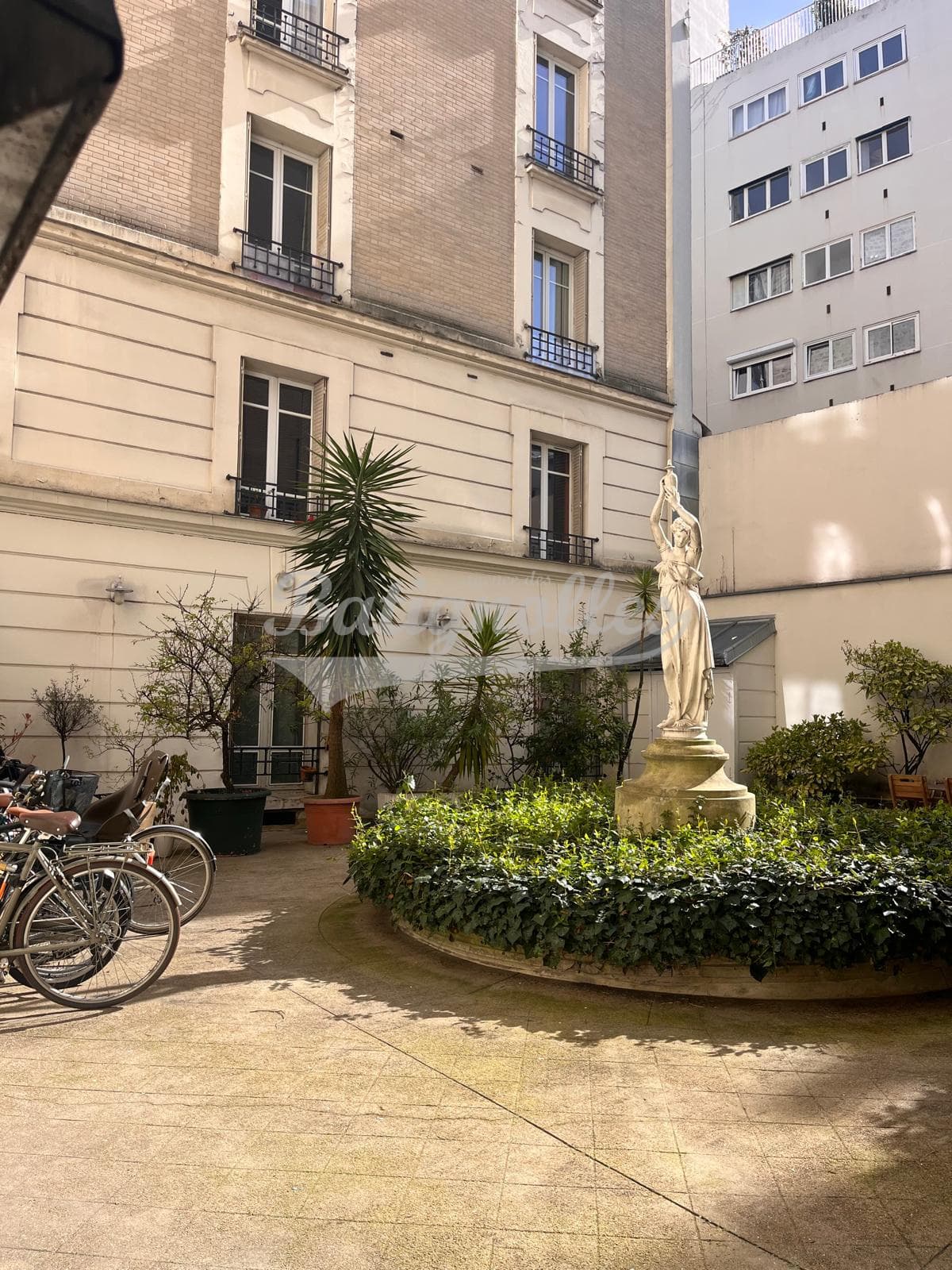 Local commercial · 38 m² · Achat des murs — photo 1