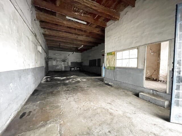 Local commercial · 143 m² · Achat des murs — photo 2