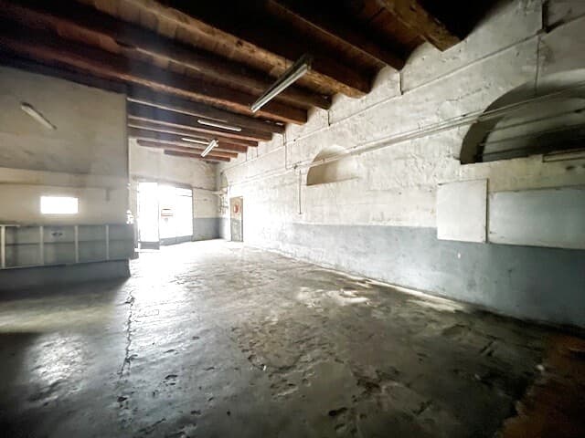 Local commercial · 143 m² · Achat des murs — photo 3