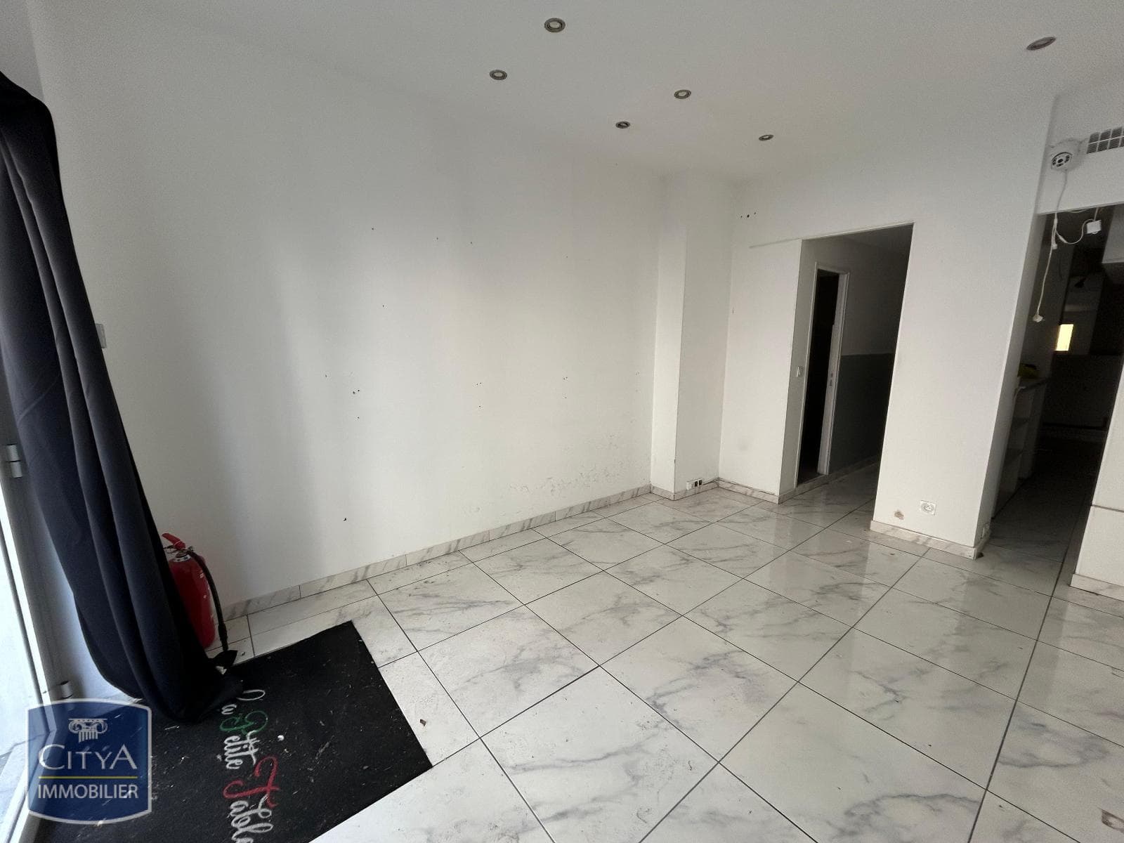 Local commercial · 32 m² · Location — photo 2