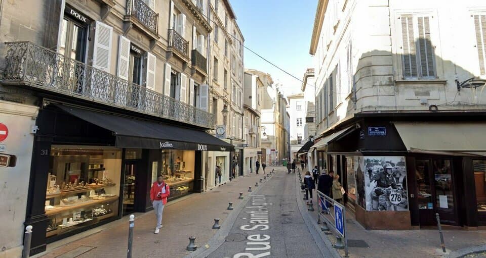 Local commercial · 118 m² · Location — photo 1