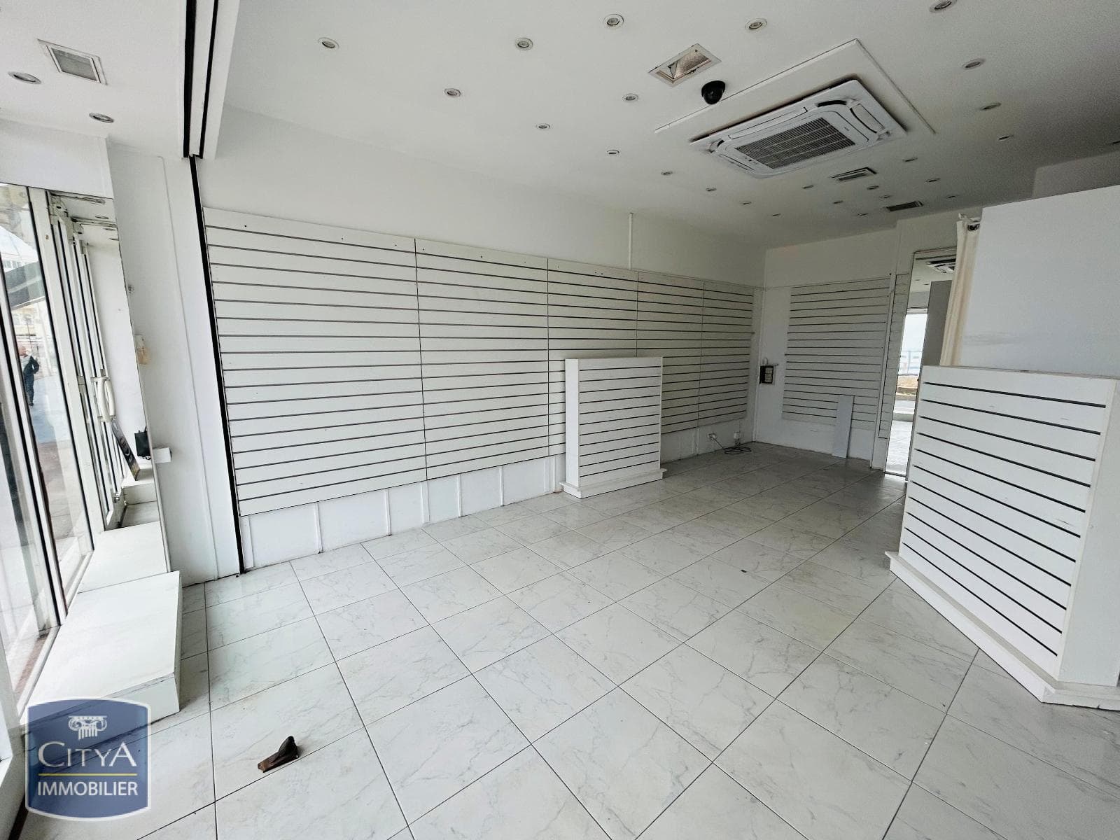 Local commercial · Location — photo 3