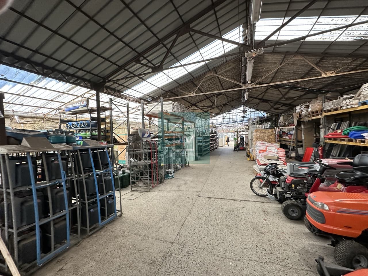 Local commercial · 2000 m² · Achat des murs — photo 3