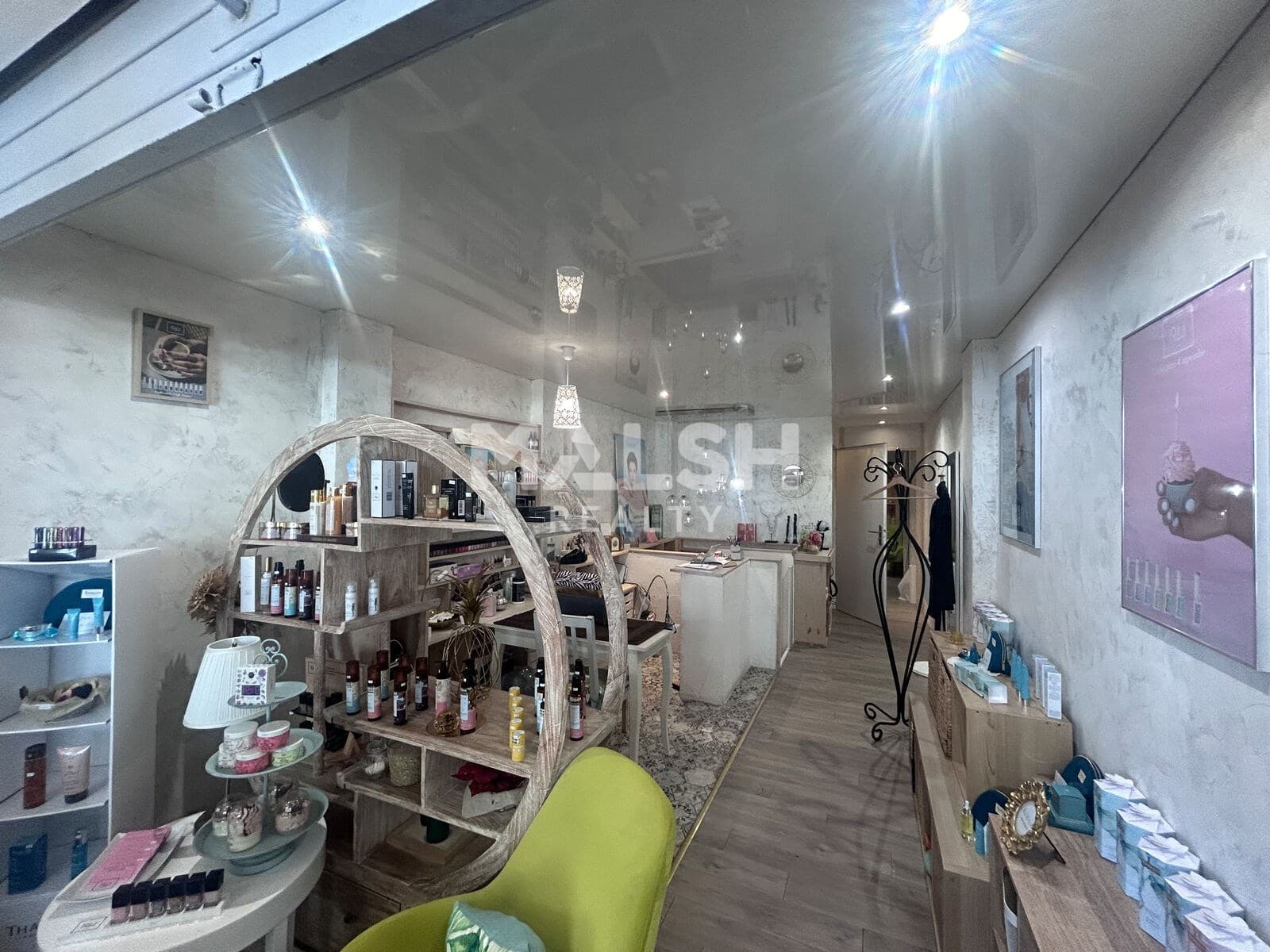 Local commercial · 71 m² · Achat des murs — photo 2