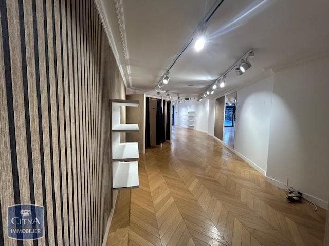 Local commercial · Location — photo 3