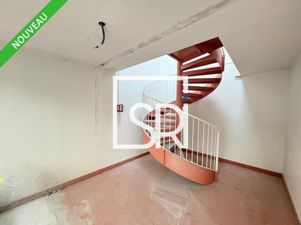 Local commercial · 284 m² · Location — photo 1