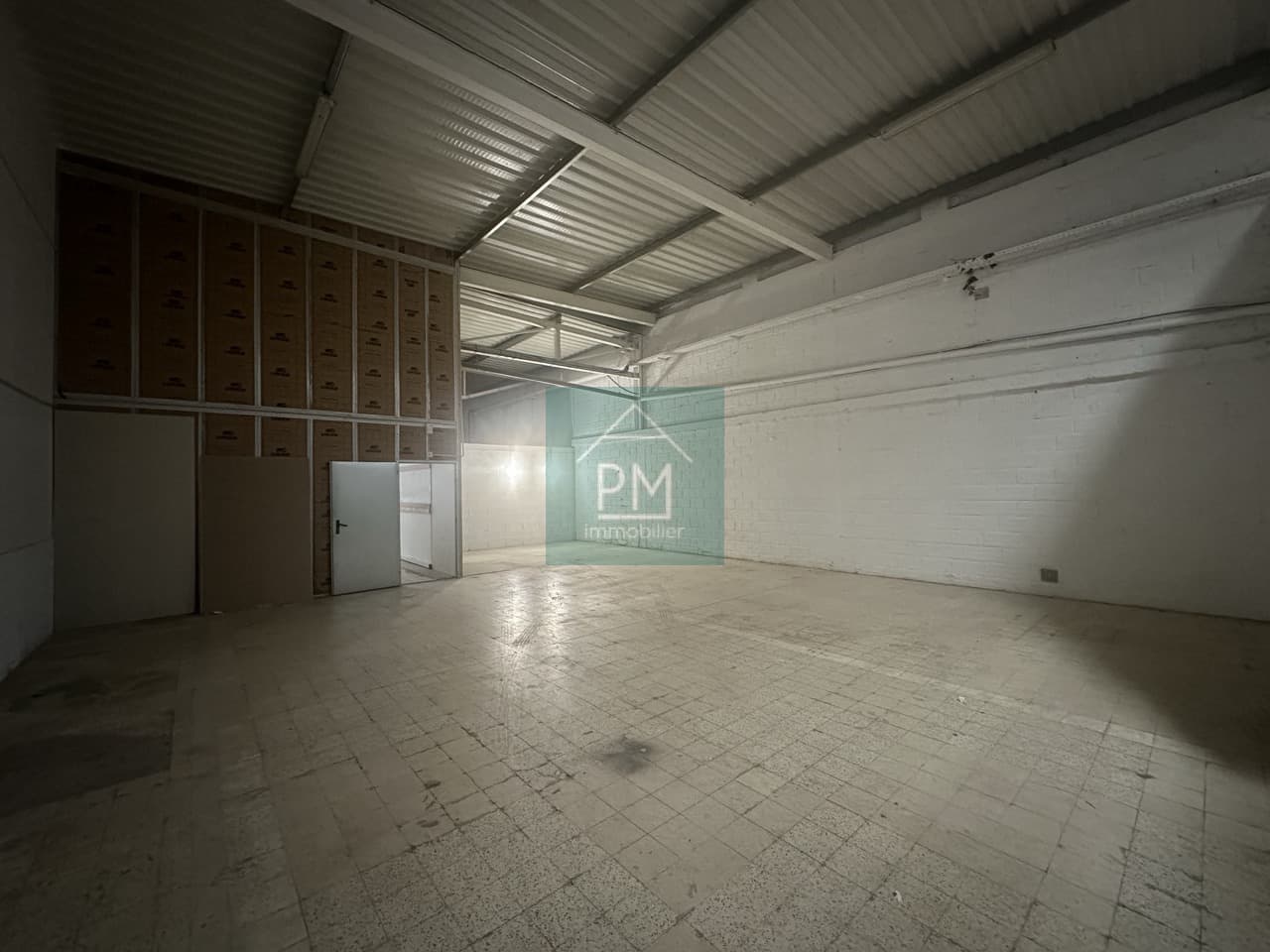 Local commercial · 420 m² · Location — photo 3