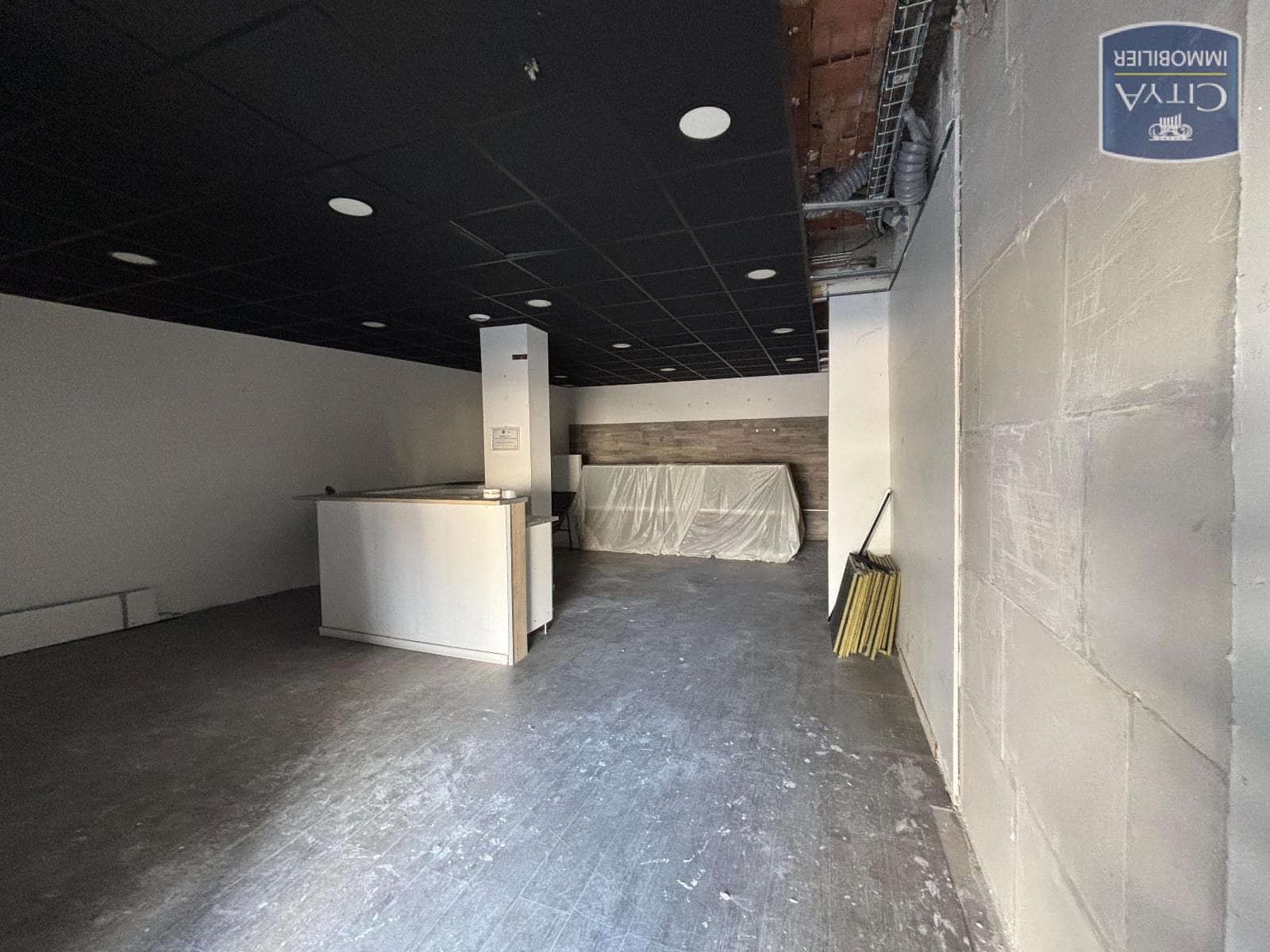 Local commercial · 57 m² · Location — photo 3