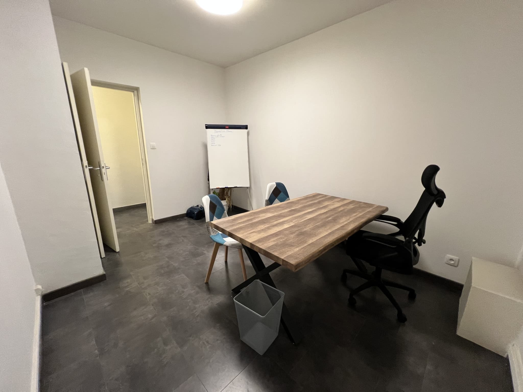 Local commercial · 64 m² · Location — photo 2