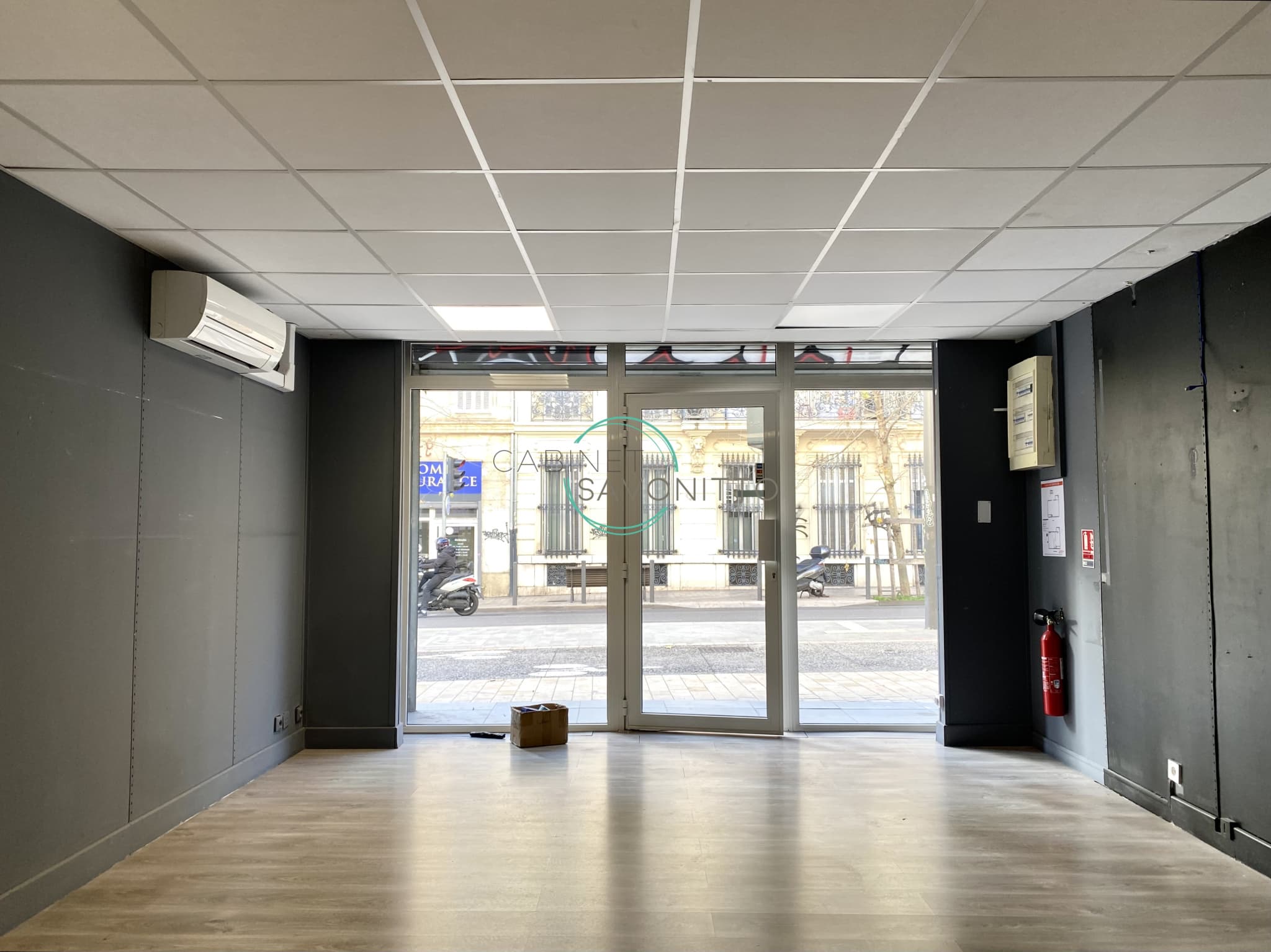 Local commercial · 97 m² · Location — photo 2