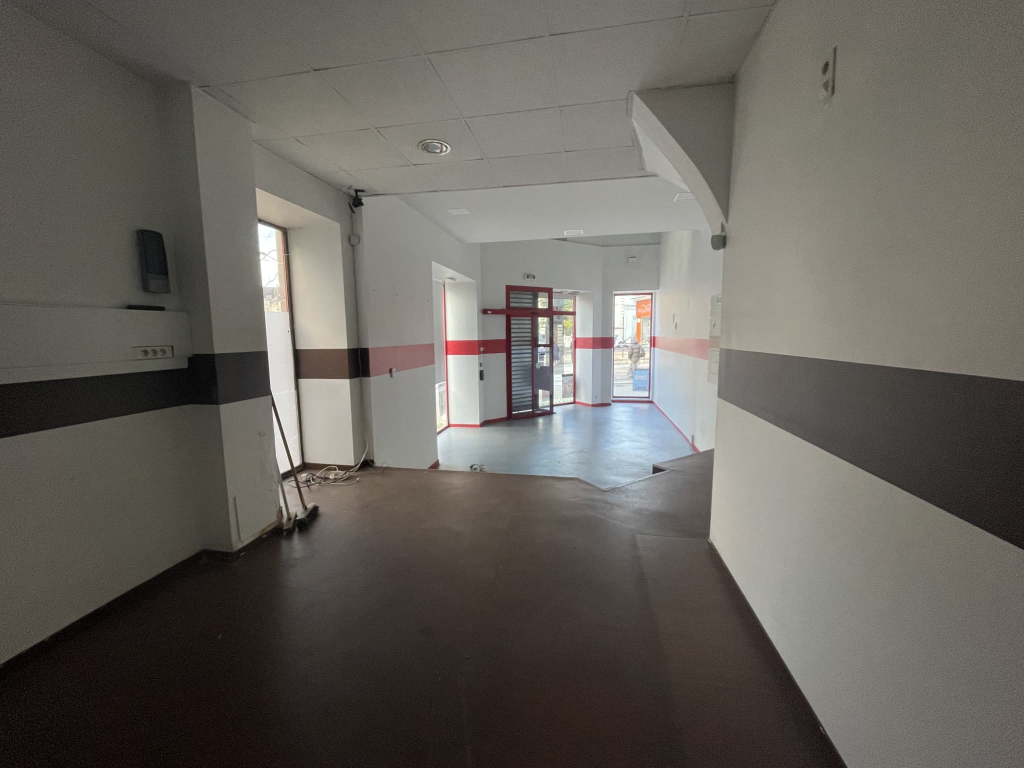 Local commercial · 80 m² · Location — photo 2