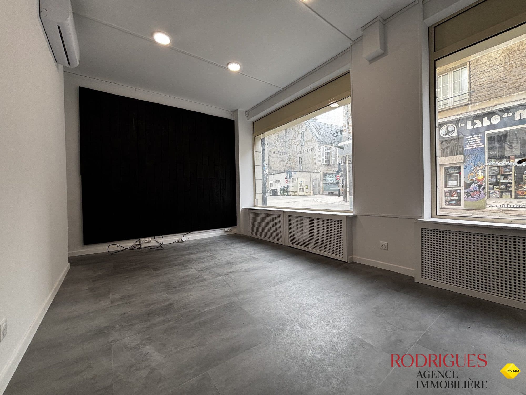 Local commercial · 75 m² · Achat des murs — photo 1
