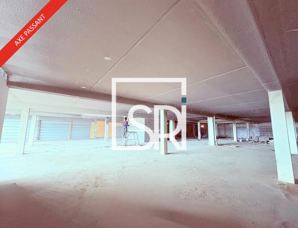 Local commercial · 858 m² · Location — photo 1