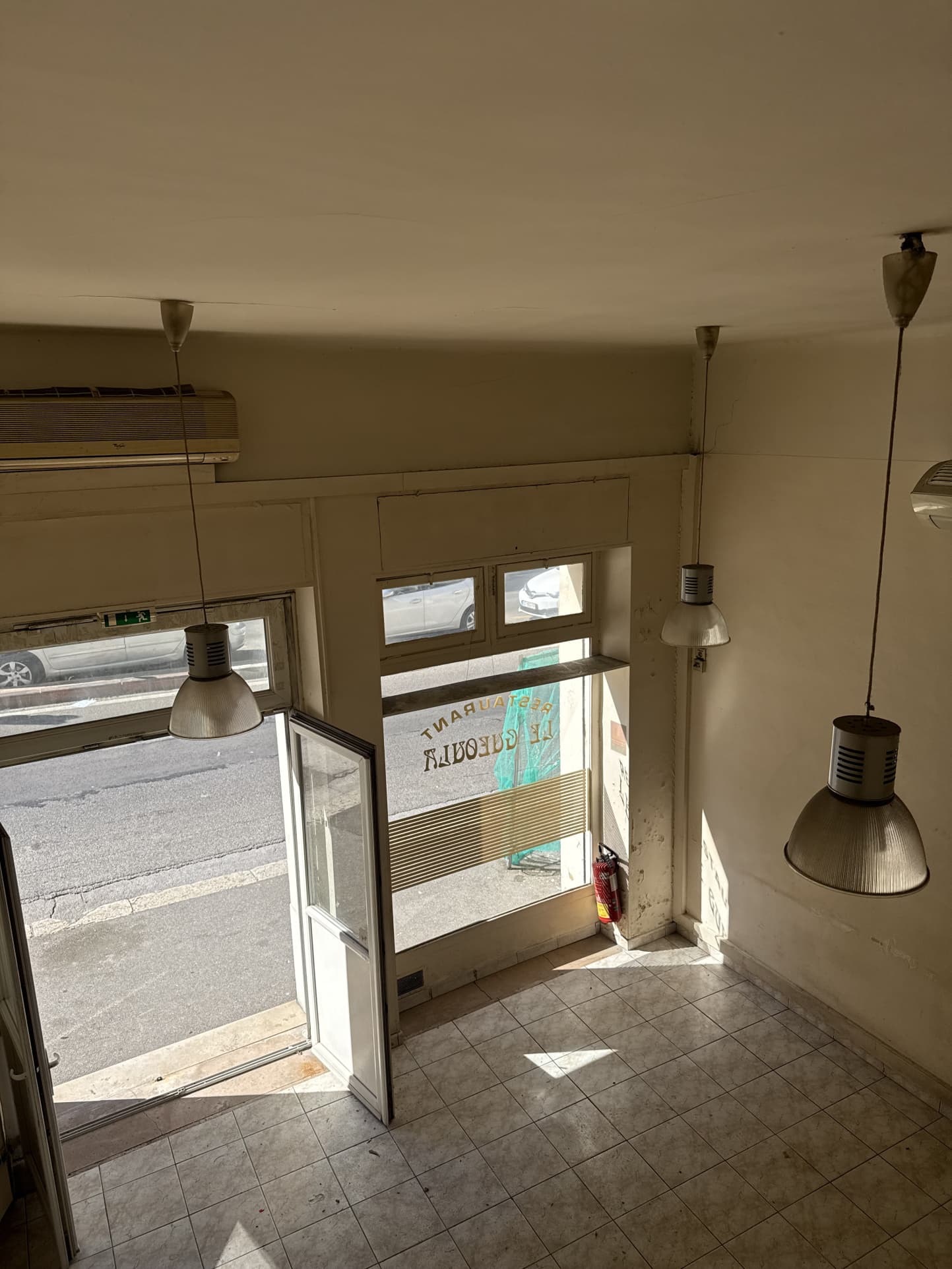 Local commercial · 75 m² · Achat des murs — photo 2