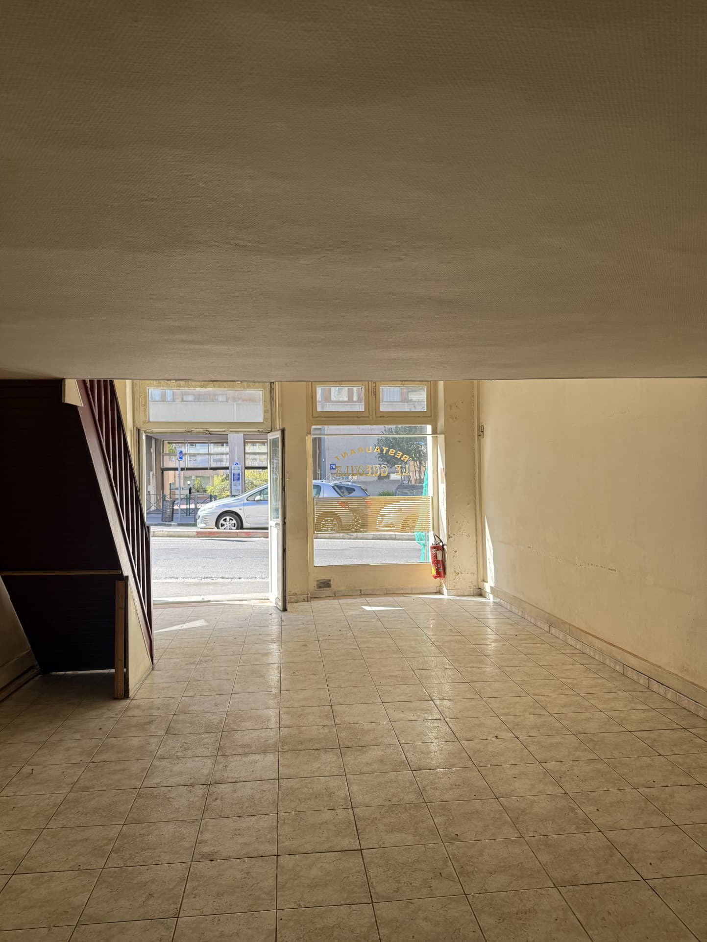 Local commercial · 75 m² · Achat des murs — photo 3