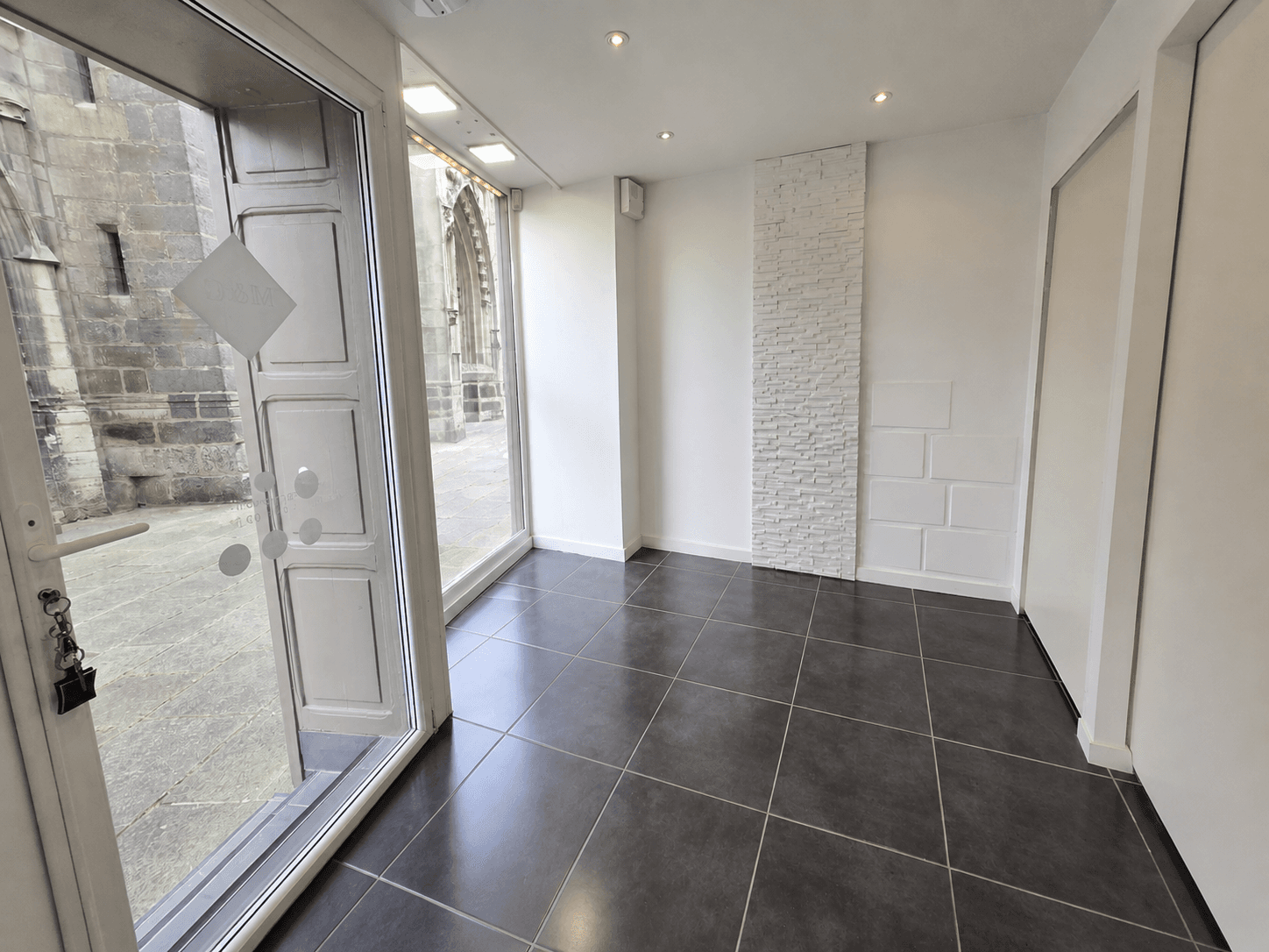 Local commercial · 23 m² · Achat des murs — photo 2