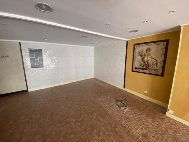 Local commercial · 92 m² · Location — photo 1