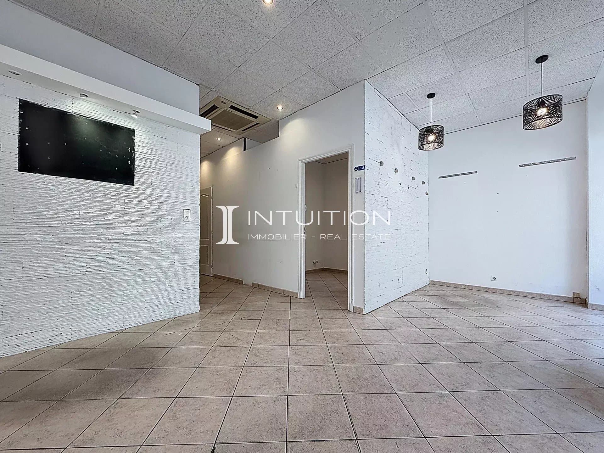 Local commercial · 82 m² · Achat des murs — photo 1
