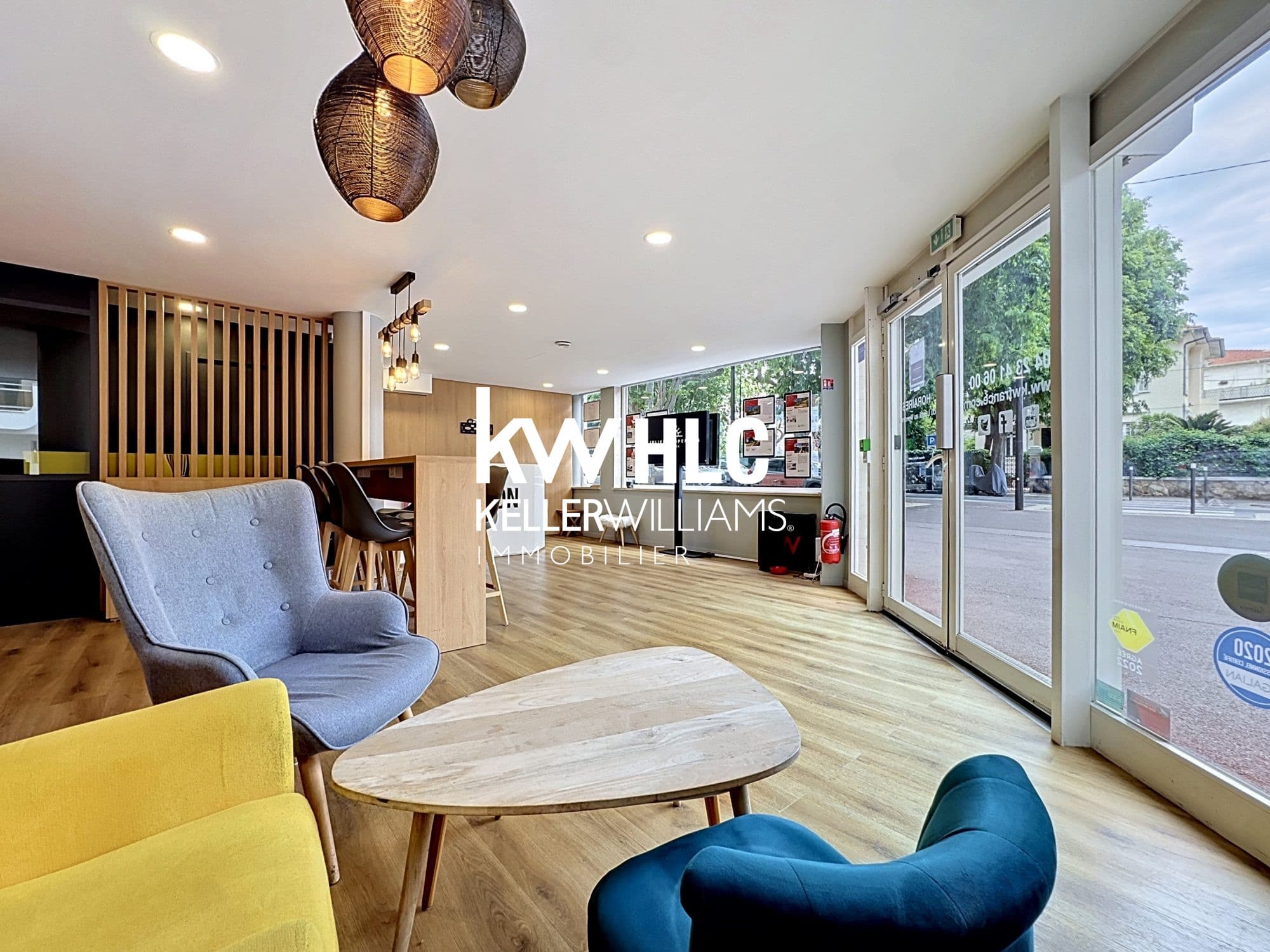 Local commercial · 61 m² · Achat des murs — photo 1