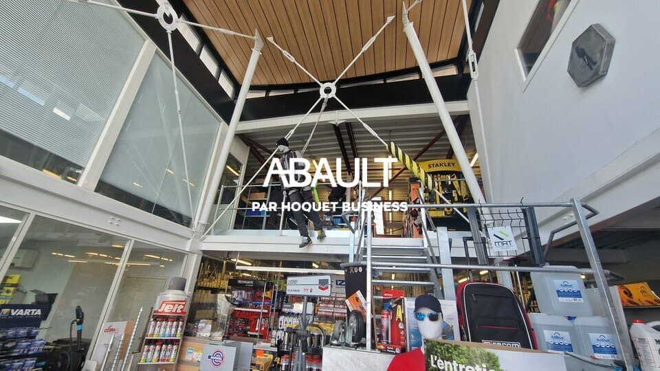 Local commercial · 450 m² · Location — photo 2