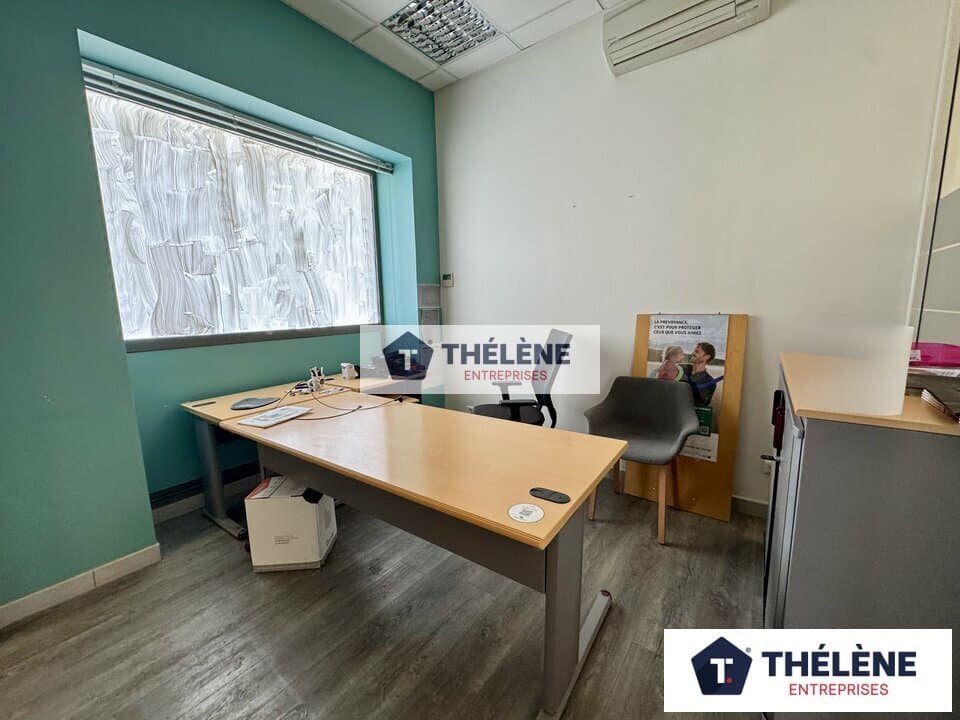 Local commercial · 204 m² · Location — photo 3