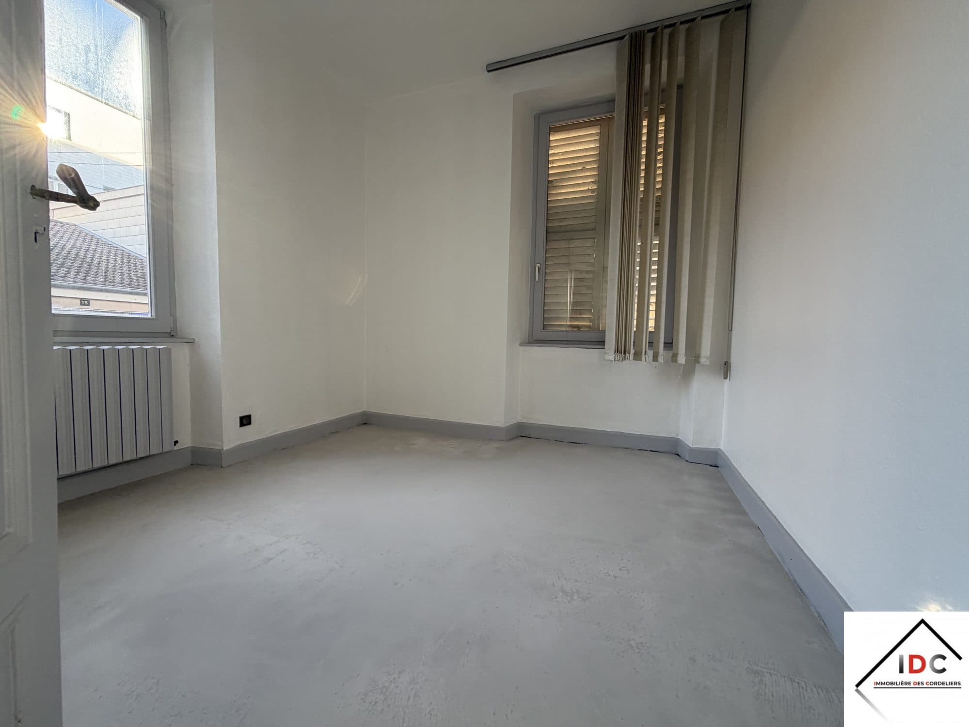 Local commercial · 159 m² · Achat des murs — photo 2
