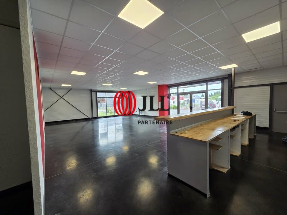 Local commercial · 158 m² · Location — photo 3