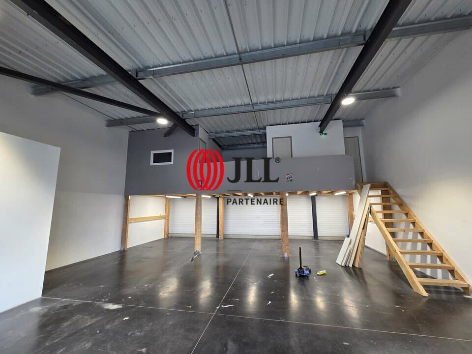 Local commercial · 120 m² · Location — photo 3