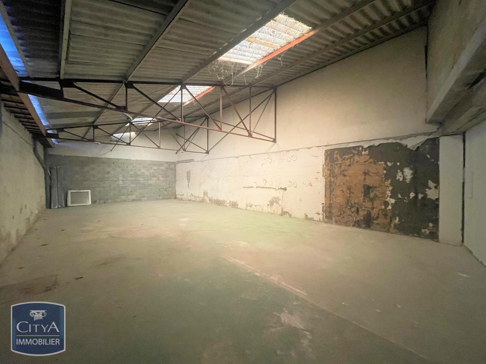 Local commercial · 210 m² · Location — photo 3